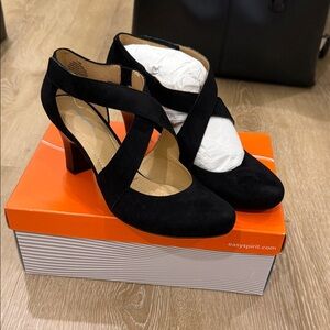 Easy Spirit Esrovana Black Suede Crisscross Heels Like New Size 7.5